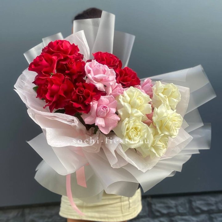 Микс из 17 роз в Орле