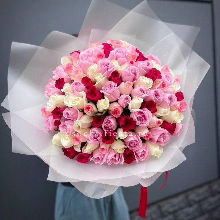 101 разноцветная роза "Карусель" в Орле