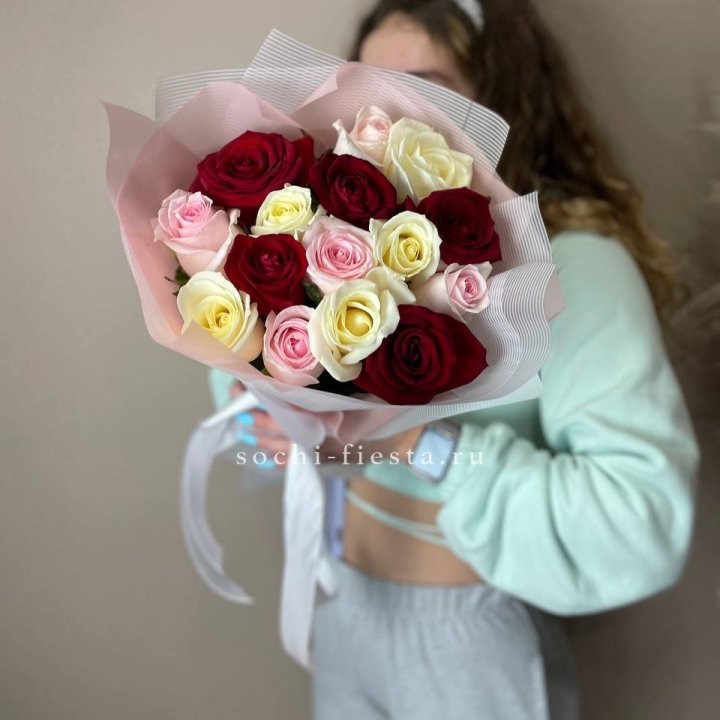 15 роз "Карусель" в Орле