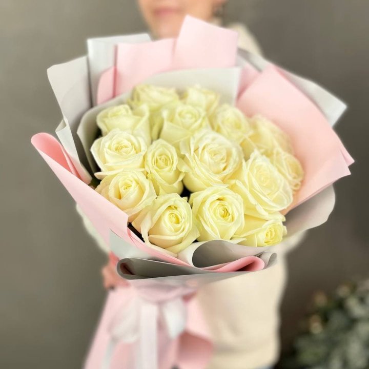 15 белых роз пудра в Орле