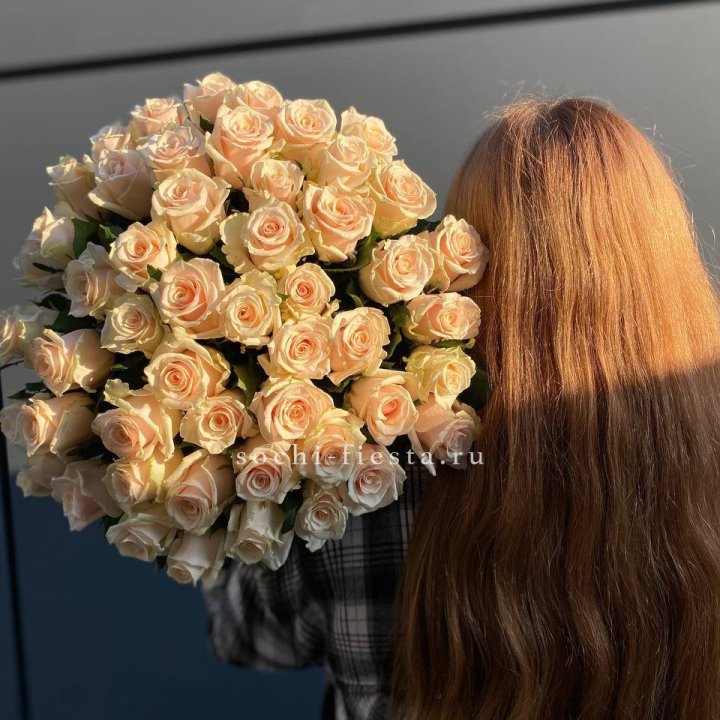 Охапка кремовых роз в Орле