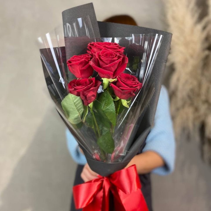 5 роз ред наоми в Орле