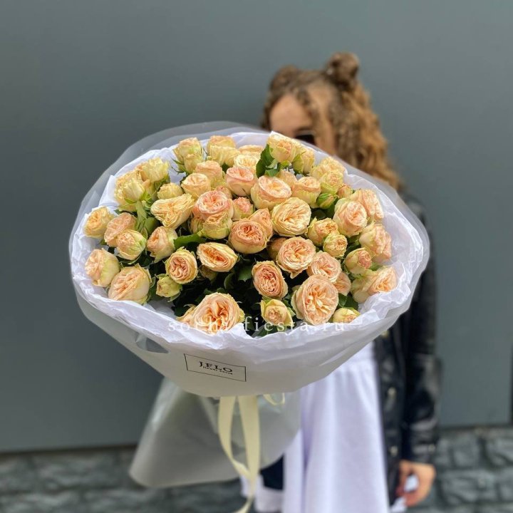 15 пионовидных роз в Орле