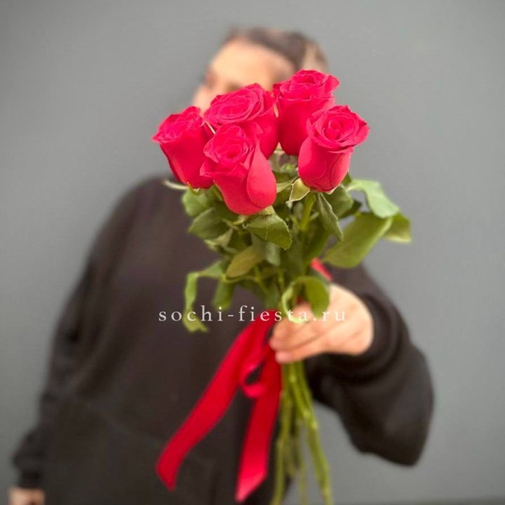 Букет 5 красных роз  в Орле