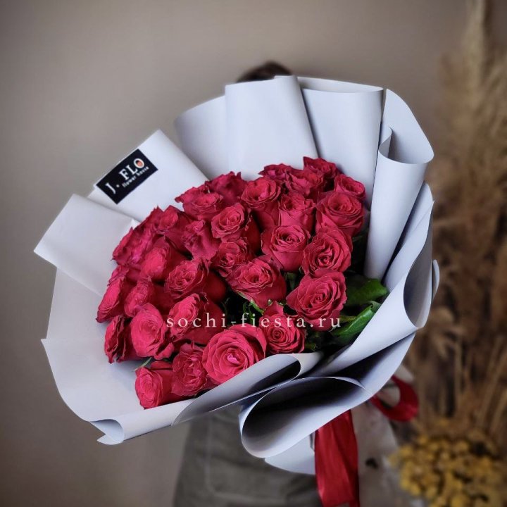 Красные розы 33 шт в Орле