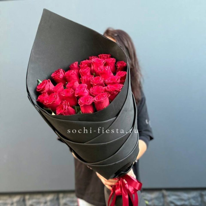 25 высоких красных роз в Орле