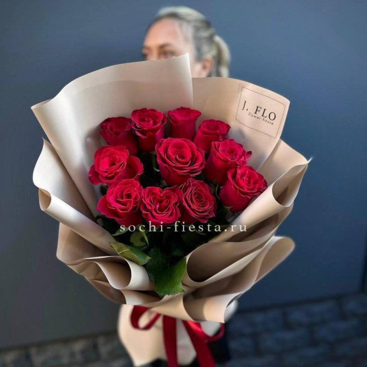 Букет красных роз "Наоми" в Орле