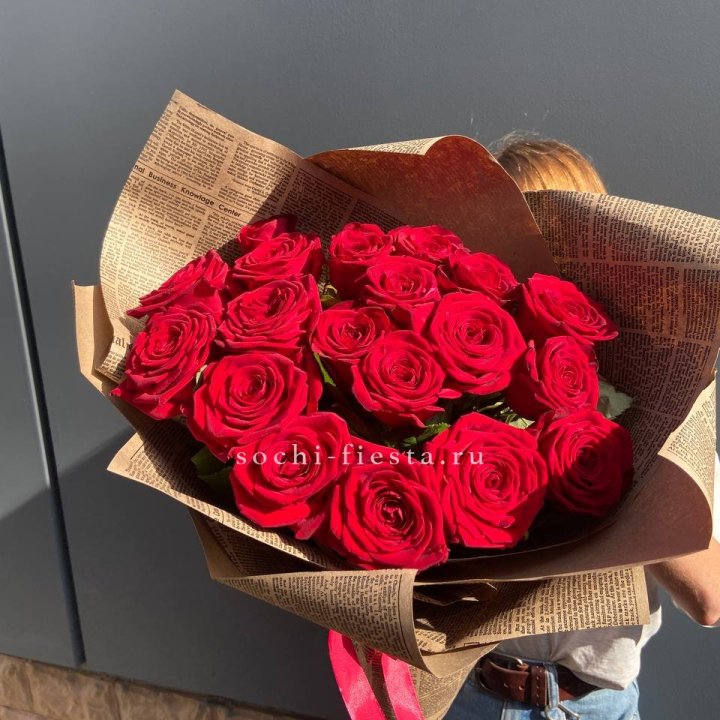 19 красных роз Леди Крафт в Орле