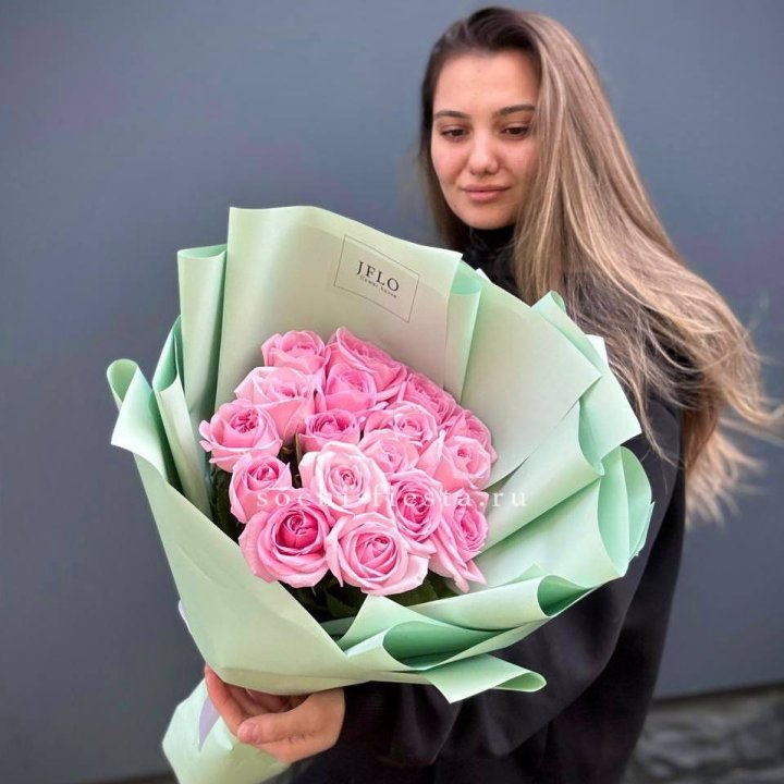 17 розовых роз в Орле