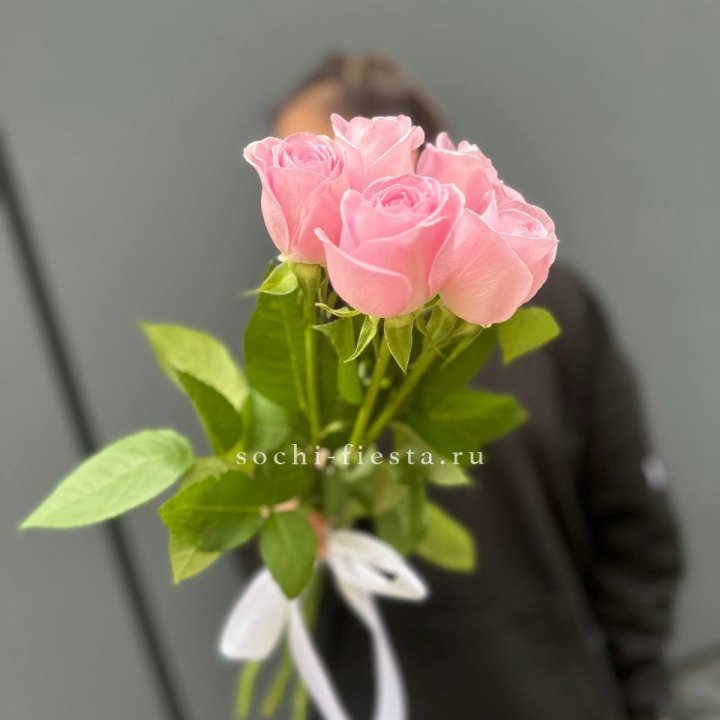 Букет 5 розовых роз  в Орле