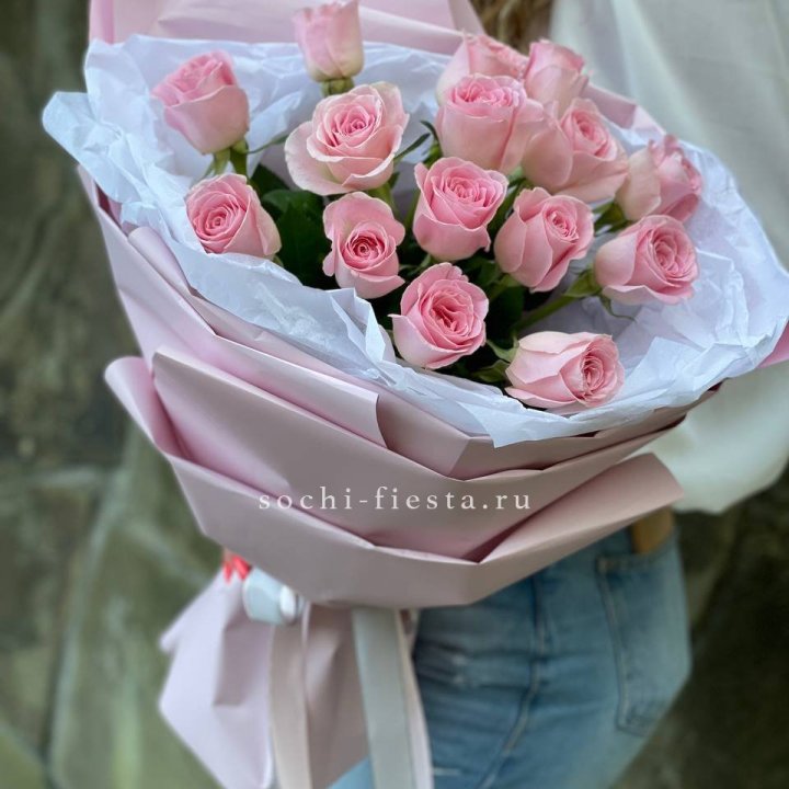 Розовые розы в авторском оформлении в Орле