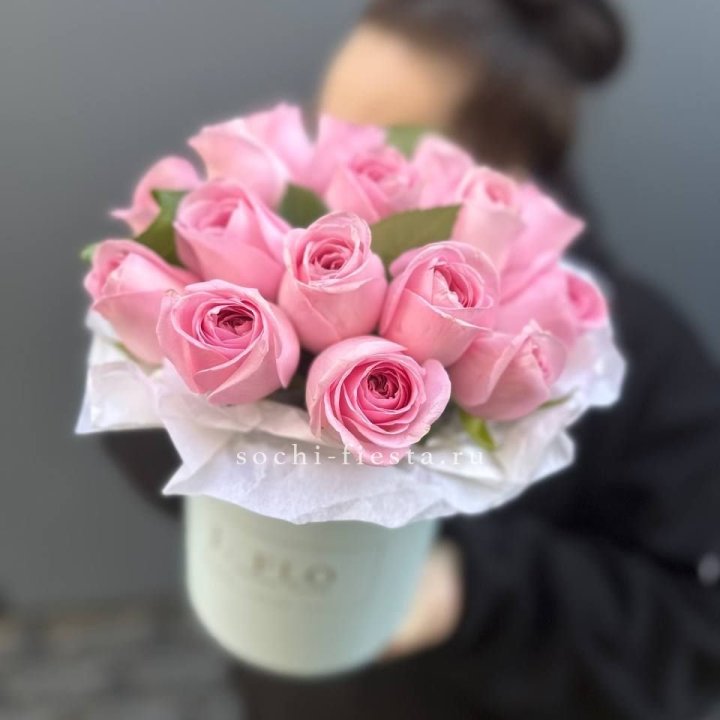17 розовых роз в цилиндре в Орле