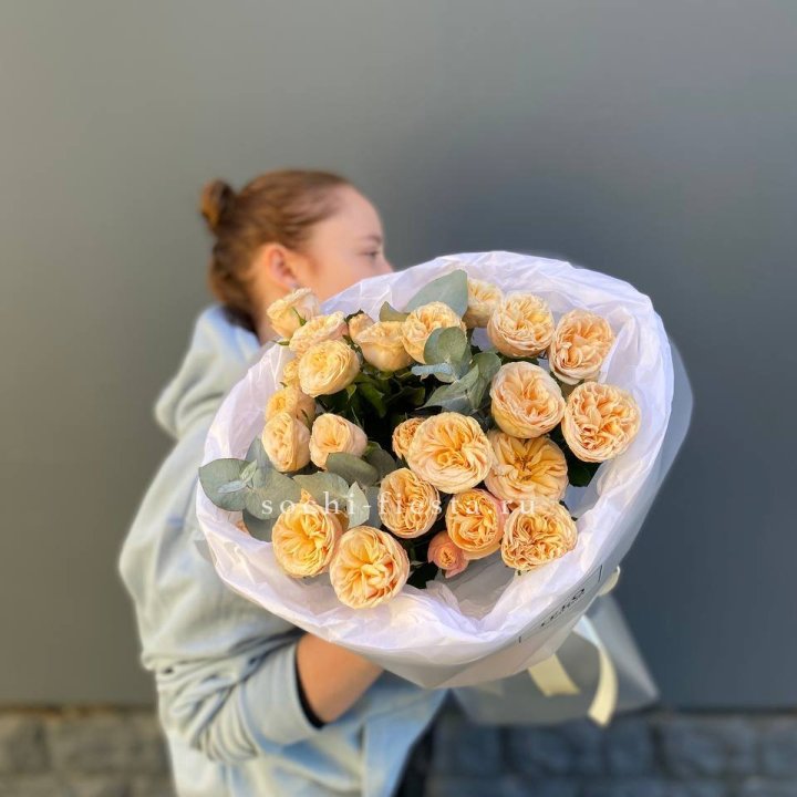 7 пионовидных роз в Орле