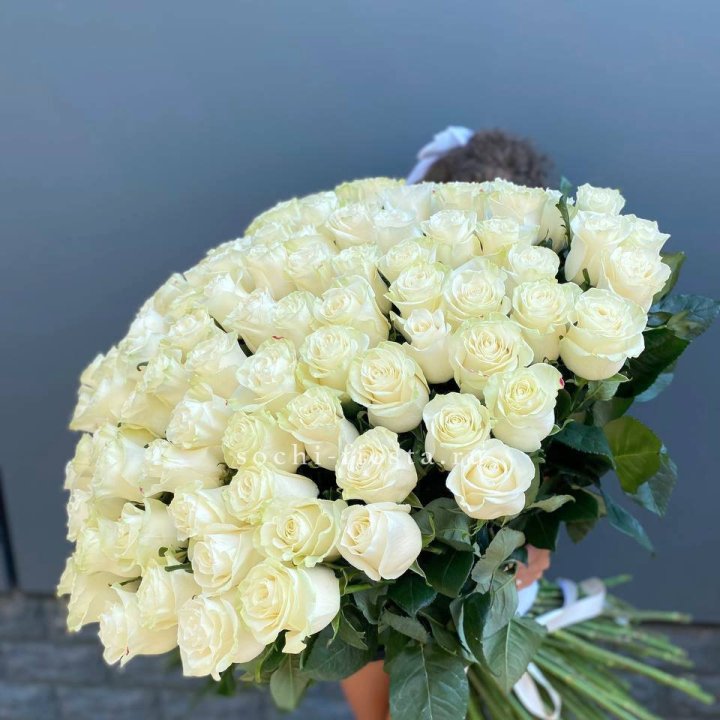 101 белая высокая роза в Орле