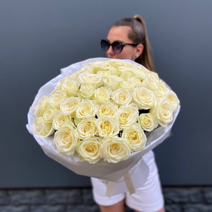 51 белая роза  в Орле