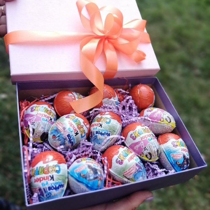 Коробка с киндерами в Орле