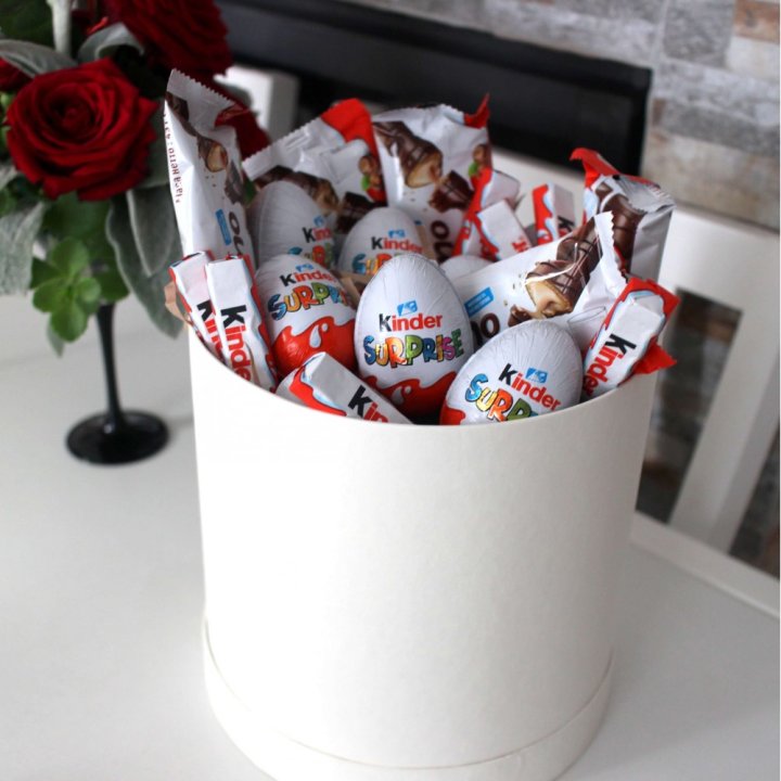 Коробка с киндерами  в Орле