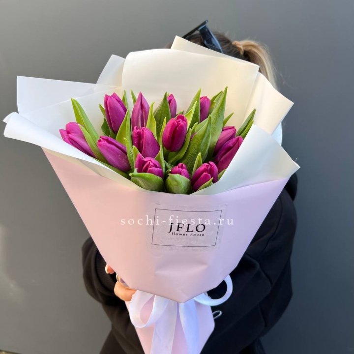 15 пурпурных тюльпанов в Орле