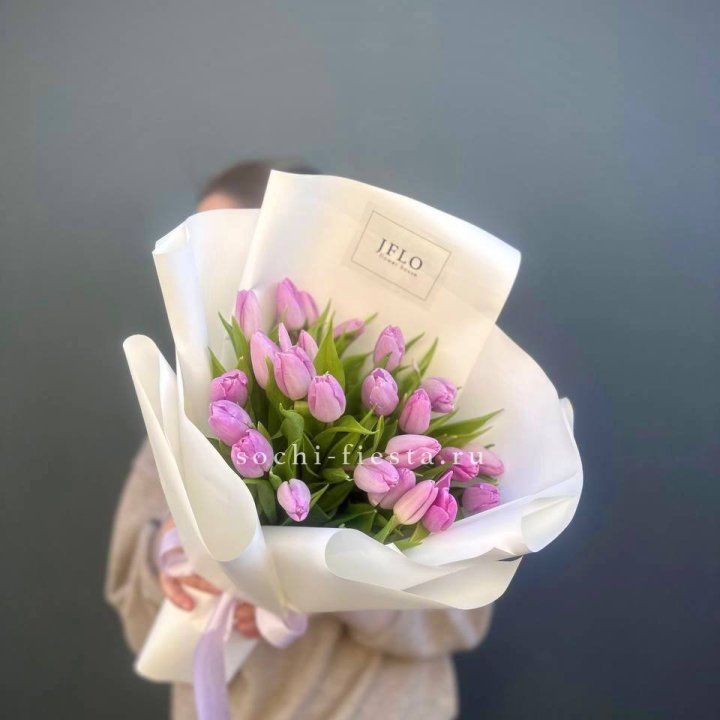 25 сиреневых тюльпанов в Орле