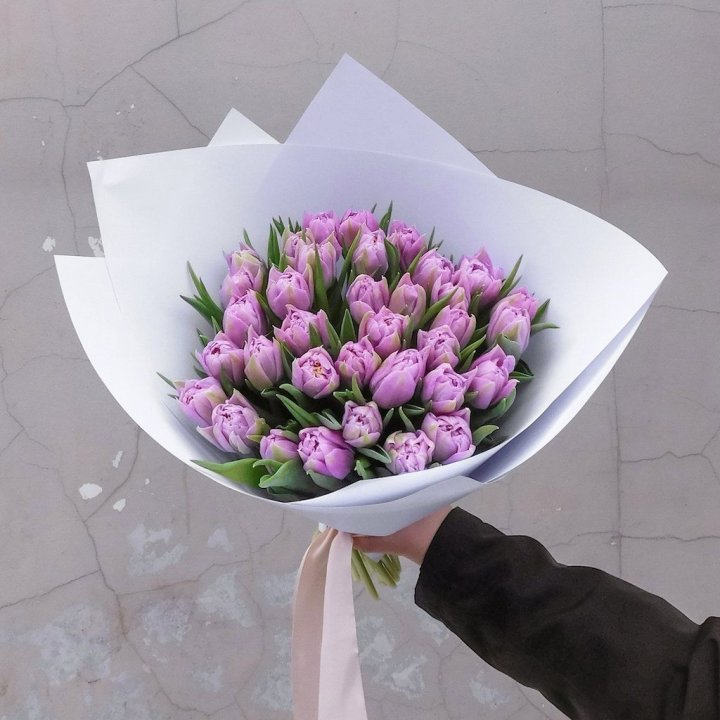 35 сиреневых тюльпанов в Орле